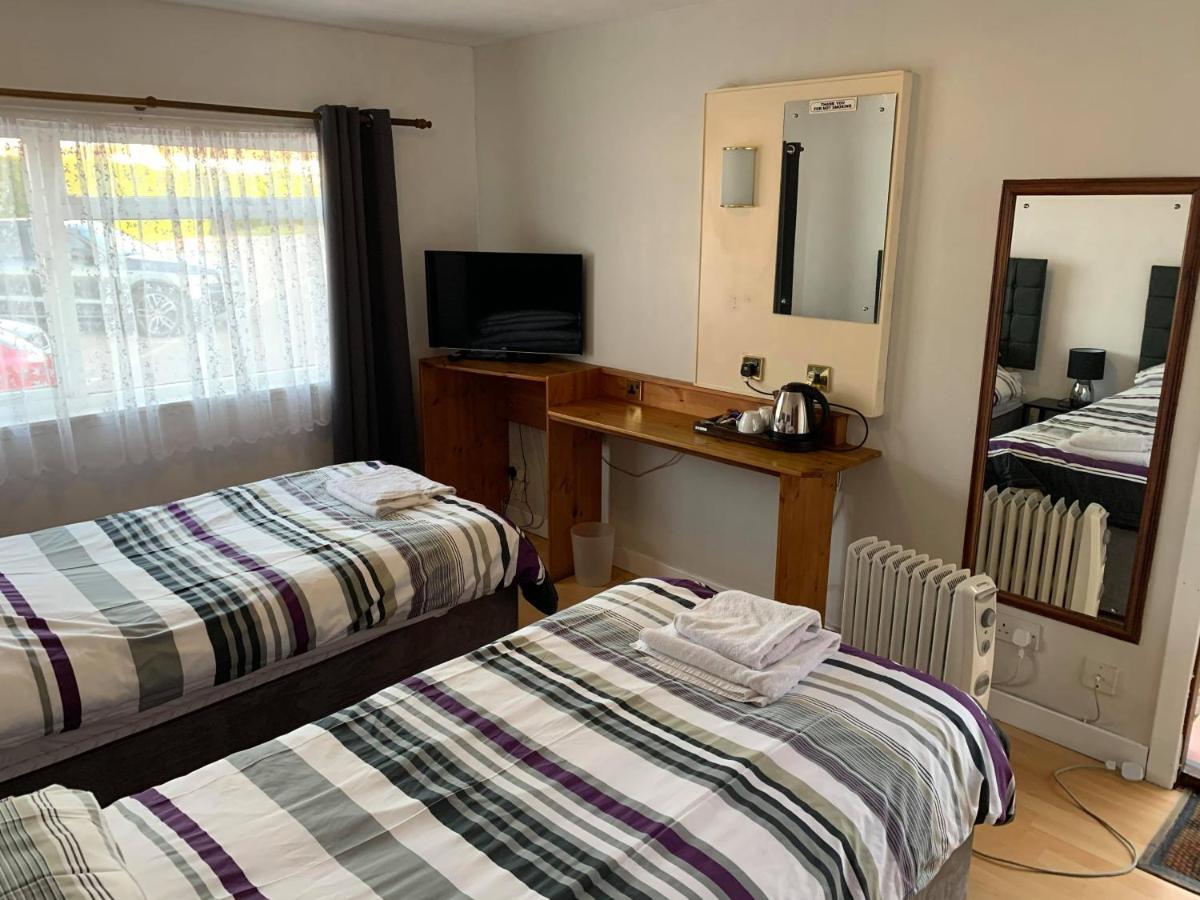 The Carisbrooke Hotel Форес Екстериор снимка