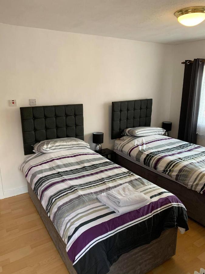 The Carisbrooke Hotel Форес Екстериор снимка