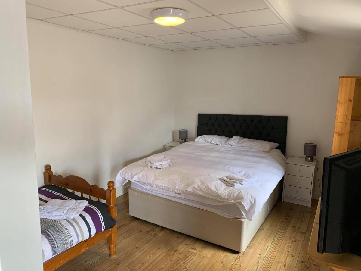 The Carisbrooke Hotel Форес Екстериор снимка